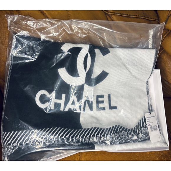 CHANEL Black & White Logo Scarf – Cashmere Blend | New With Tags - Picture 7 of 10